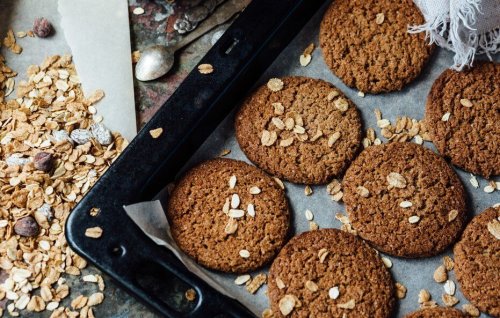 biscotti a base di avena, lino e sesamo in forno