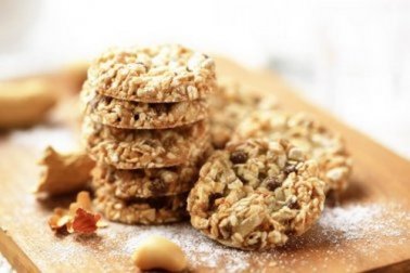 Biscotti a base di avena, lino e sesamo come spuntino durante la dieta