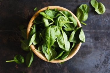 Crema di spinaci e formaggio come aperitivo