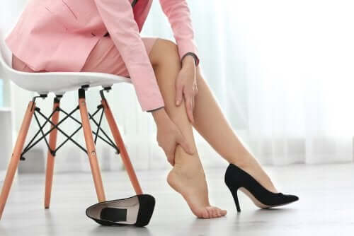 Gambe gonfie: 5 efficaci rimedi da realizzare in casa