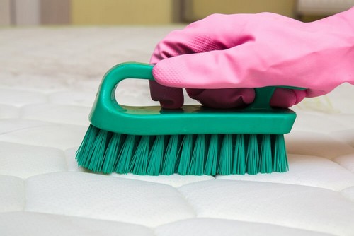 Cattivi odori del materasso: segreti di pulizia