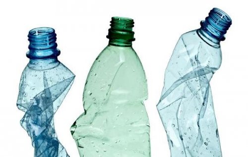 Riciclare le bottiglie di plastica