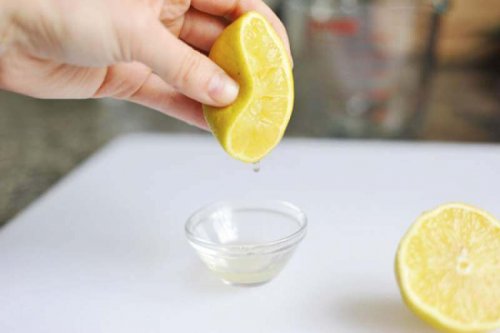 Sgrassare con il limone