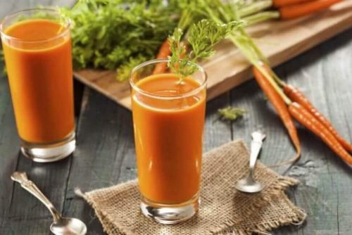 Succo di carote e sedano