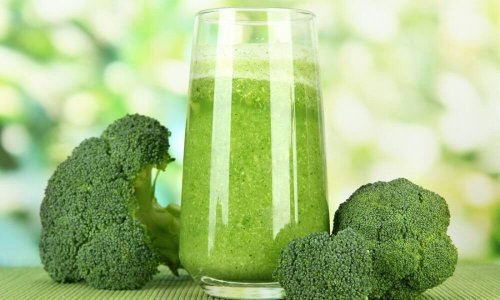 Frullato di sedano, broccoli e cavolfiore