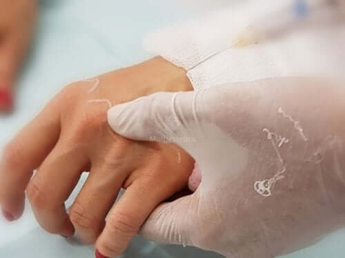 Mesoterapia contro l'invecchiamento delle mani