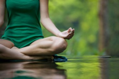 Esercizi yoga per principianti: le 5 posizioni di base
