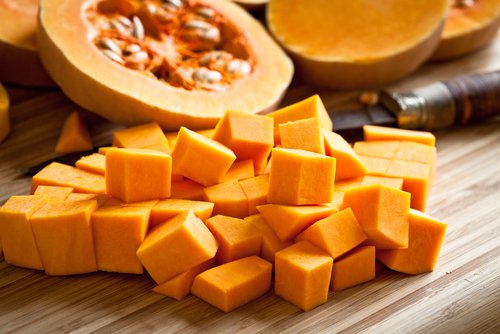 Zucca tagliata a cubetti