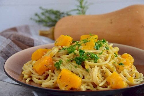 Piatto di spaghetti con la zucca