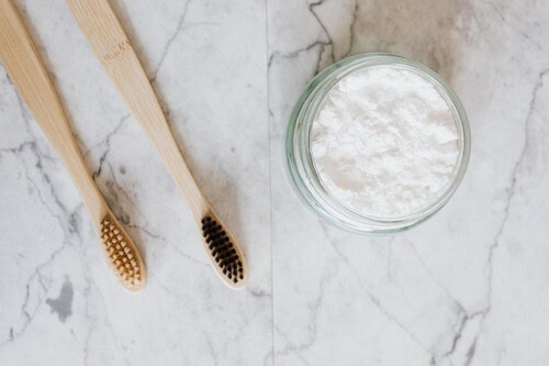 Dentifricio naturale all'olio di cocco.