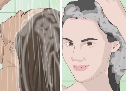 Donna sotto la doccia e donna che insapona i capelli