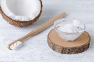 Infezioni orali: prevenirle con l’olio di cocco