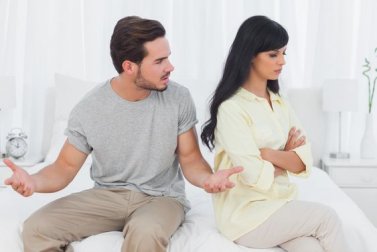 Discussione di coppia causata da pensieri negativi
