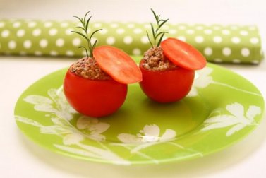 Pomodori ripieni di tonno: ricetta leggera e deliziosa