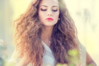 5 maschere naturali per i capelli elettrici