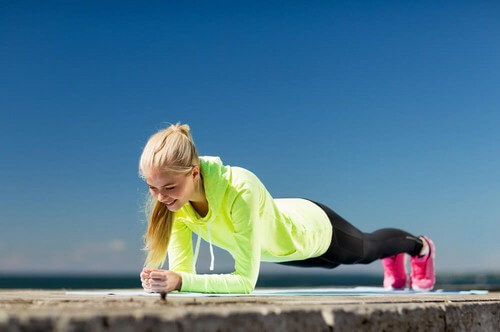 4 Esercizi per la parte superiore del corpo 4 Esercizi per la parte superiore del corpo