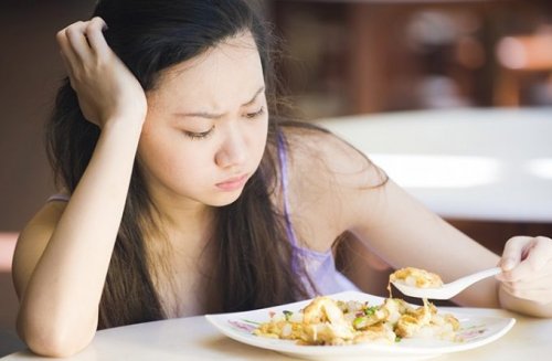 Ragazza senza appetito