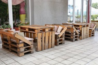 Mobili in materiale riciclato: 8 idee creative