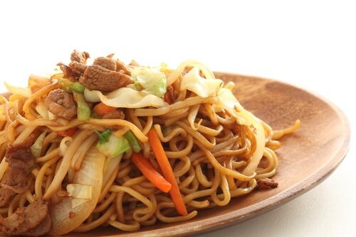 Noodles con carne