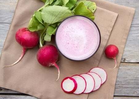 Frullati vegetali per dimagrire: succo di ravanelli.
