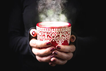 Calmare il mal di gola con bevande calde e fredde