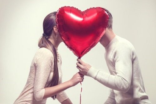 Benefici di baciare - Le coppie felici