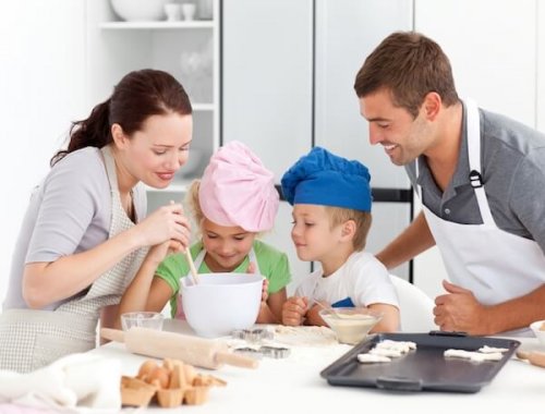 Famiglia in cucina