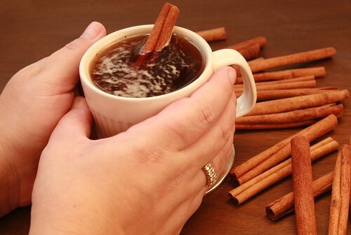 Tè nero con cannella