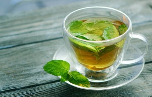 I benefici del tè alla menta per la salute