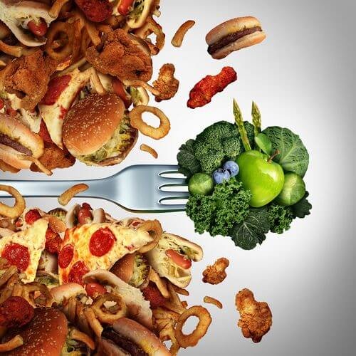 Verdura e frutta contro cibo spazzatura