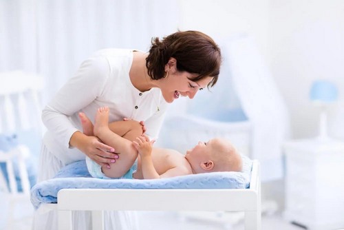 Pelle del pene del neonato: va abbassata?