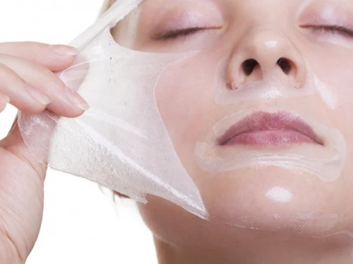 Maschera di gelatina e latte.