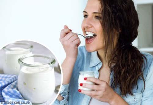 Ragazza scopre i benefici dello yogurt