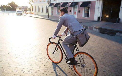 Andare al lavoro in bicicletta riduce lo stress