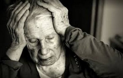 Anziana con Alzheimer
