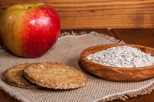 Biscotti con avena e mele