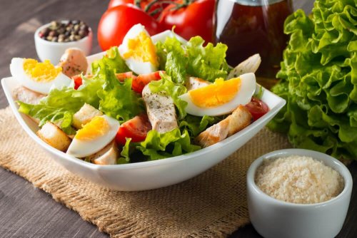 Insalata con uova e tonno