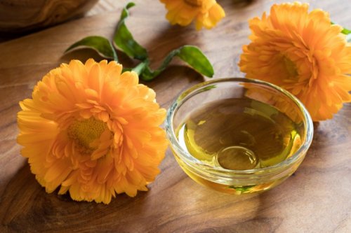 Olio di calendula trattamenti topici alle erbe per la psoriasi