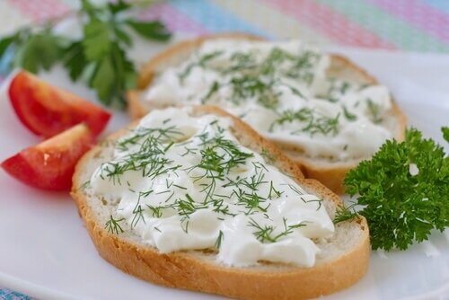 Pane con formaggio vegano