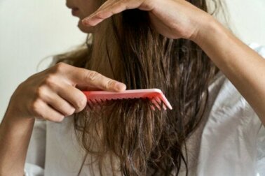 Riparare i capelli danneggiati con 7 rimedi naturali