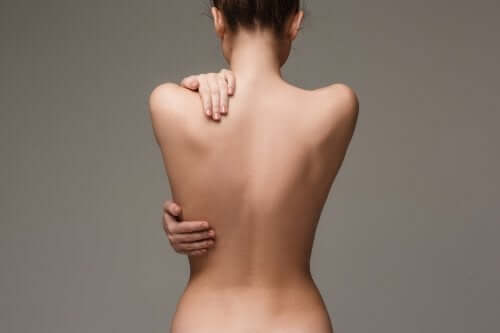 Schiena senza acne grazie ad alcuni consigli