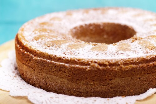 Torta genovese con zucchero a velo