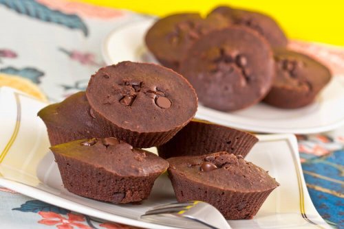 Dolce con biscotti e budino al cioccolato