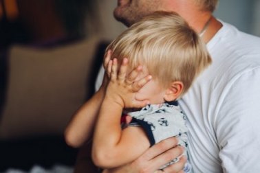 Aiutare i bambini a superare la morte dell'animale domestico