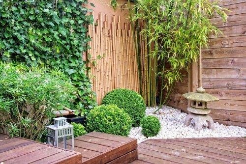 Utilizzare legno e pietra per abbellire il nostro giardino in terrazza