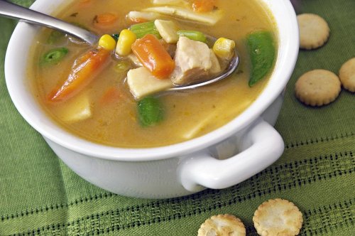 Brodo di pollo per combattere il mal di gola