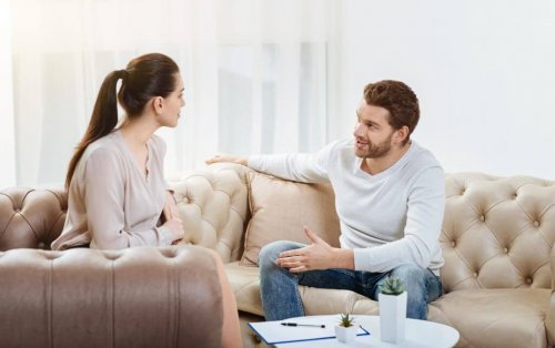Coppia che dialoga