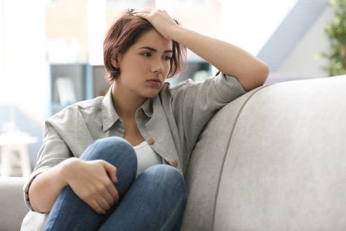 Effetti della depressione sul cervello, ragazza triste