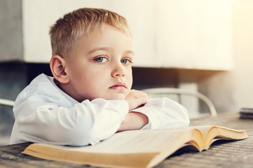 Bambino passivo con disturbo mentale
