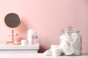 Barattoli di vetro per mettere in ordine il bagno